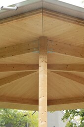 Vue sur le poteaux d'angle, raccords de poutres compris