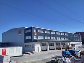 Büroteil auf Stahlbetonsockel