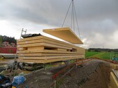 Anlieferung der CLT-Platten auf der Baustelle