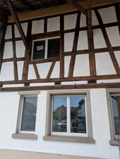 La façade côté rue a été rénovée sur le plan énergétique et acoustique.